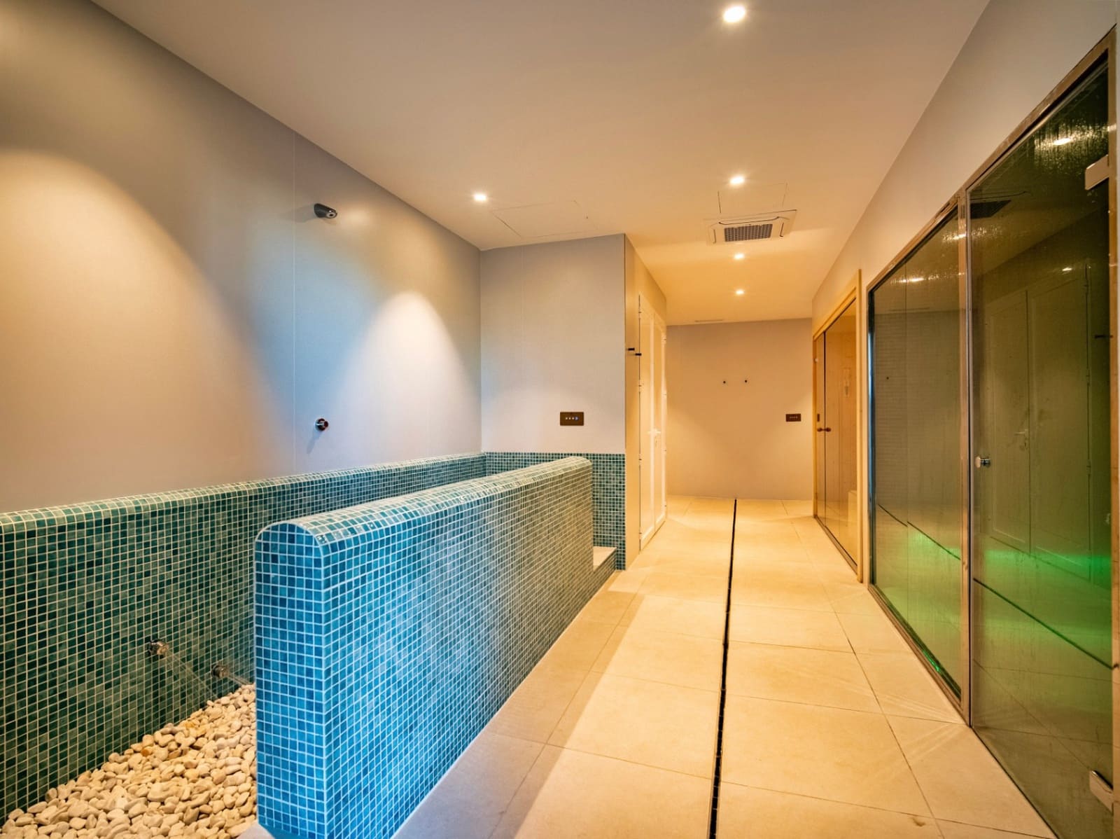 2 bedroom Apartment for sale in Albir - € 850,000 (Ref: 9675996)