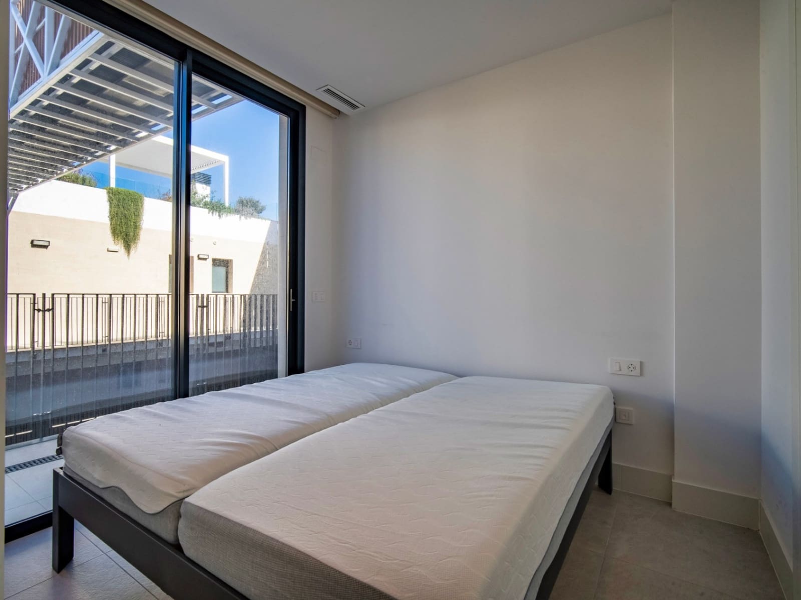 2 bedroom Apartment for sale in Albir - € 850,000 (Ref: 9675996)