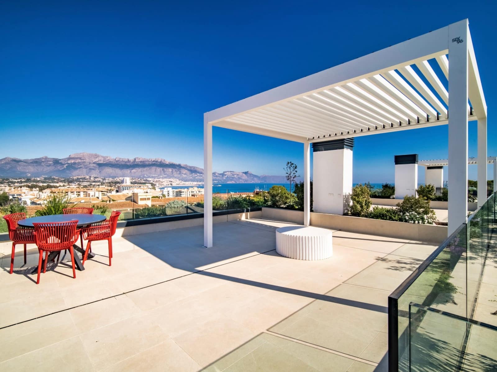 2 bedroom Apartment for sale in Albir - € 850,000 (Ref: 9675996)