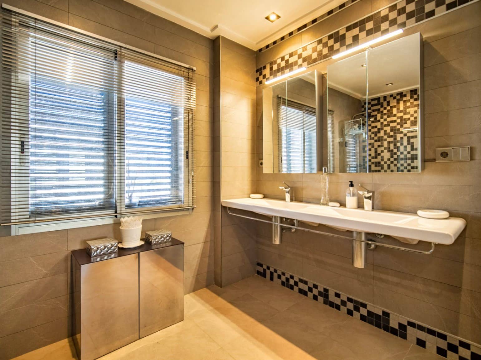 Apartamento de 2 habitaciones en Albir en venta con piscina garaje - 650.000 € (Ref: 9685264)