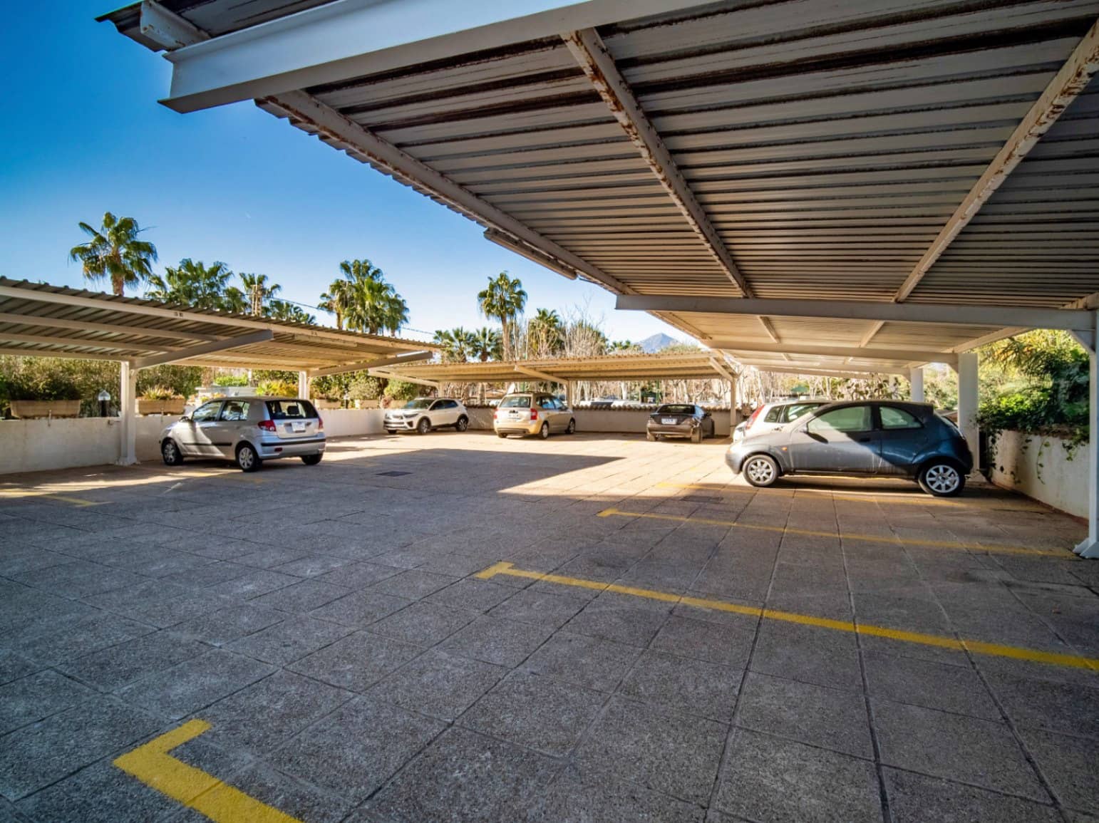 Apartamento de 2 habitaciones en Albir en venta con piscina garaje - 650.000 € (Ref: 9685264)