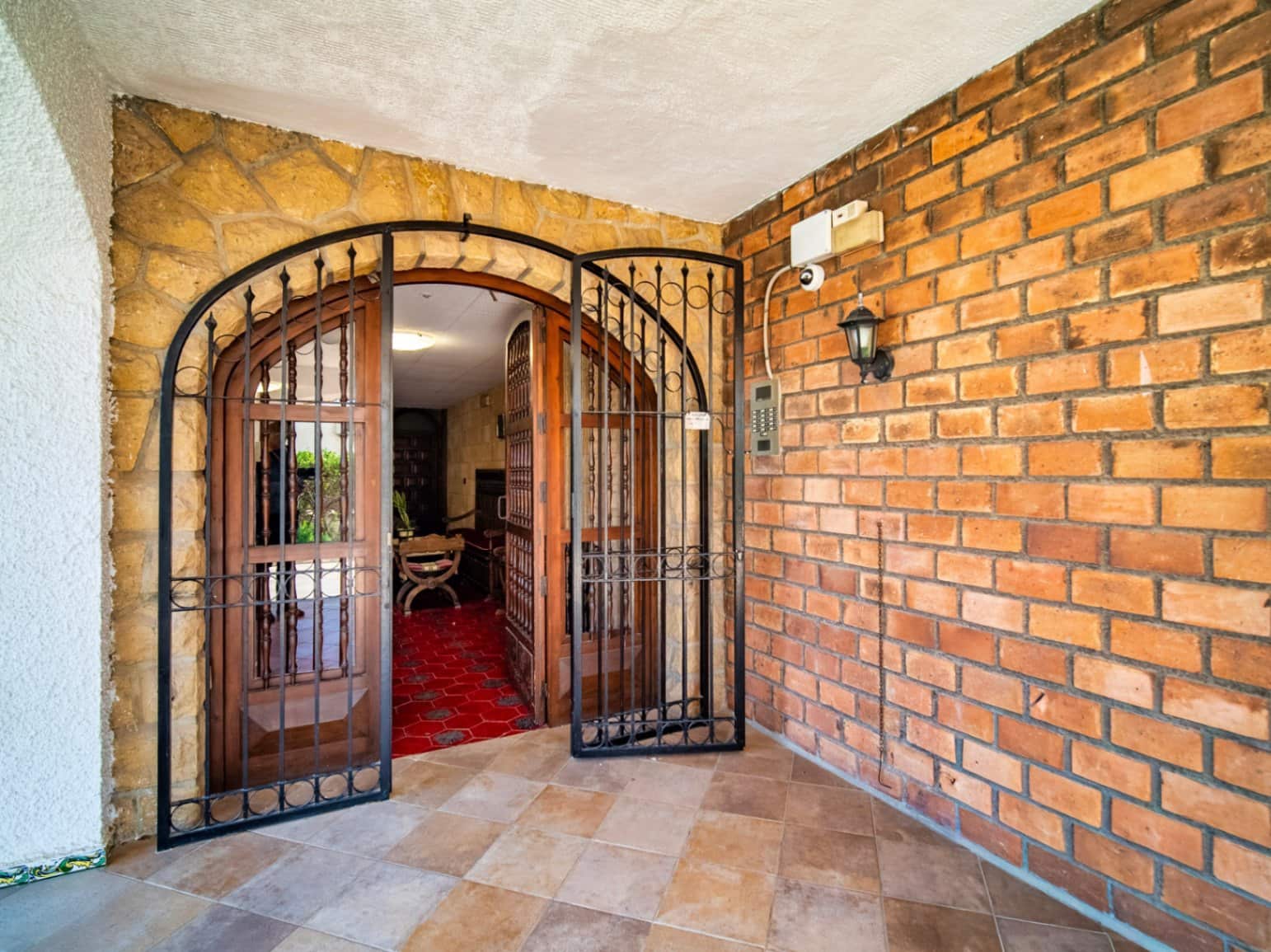 Apartamento de 2 habitaciones en Albir en venta con piscina garaje - 650.000 € (Ref: 9685264)