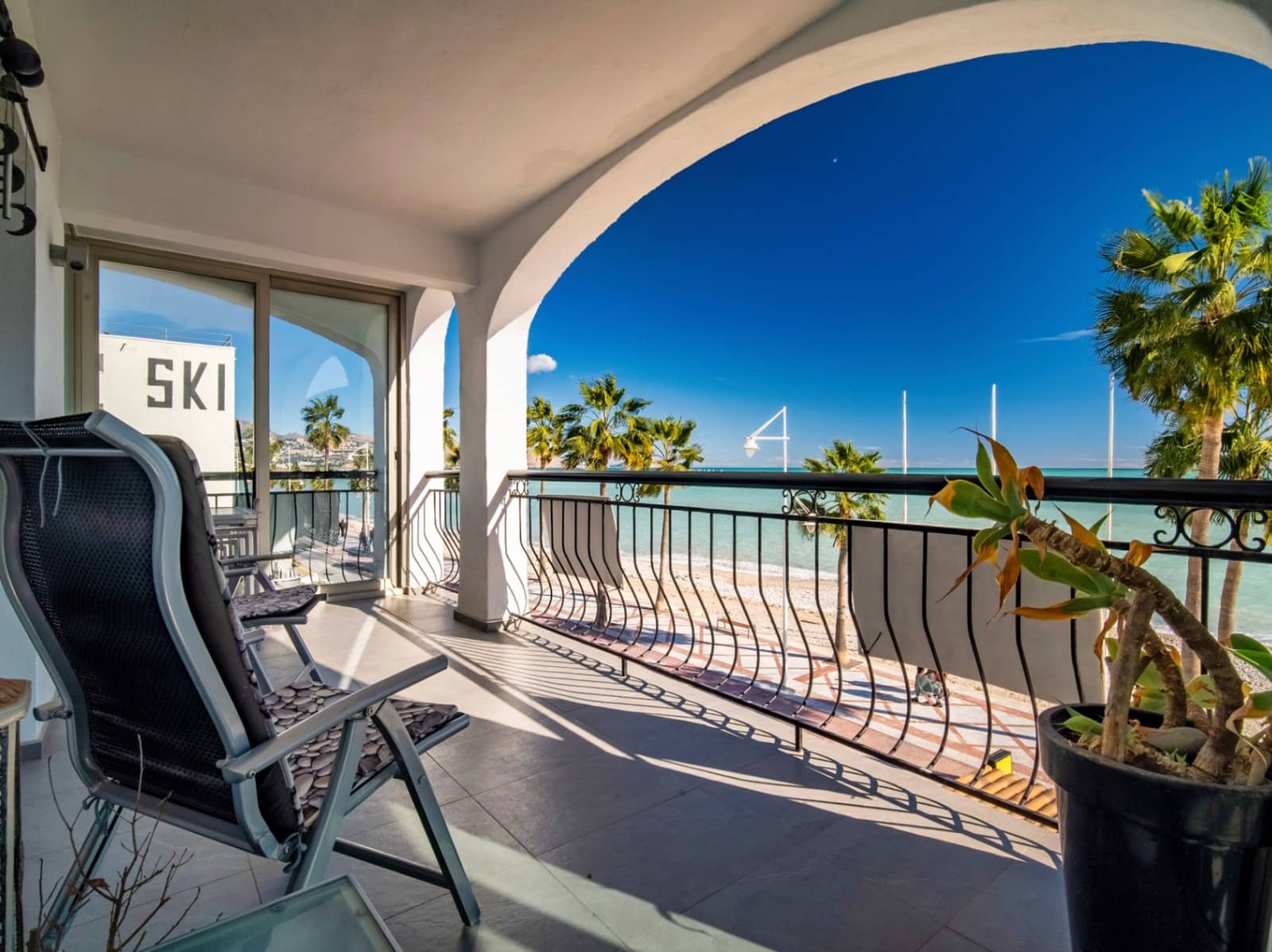 Apartamento de 2 habitaciones en Albir en venta con piscina garaje - 650.000 € (Ref: 9685264)