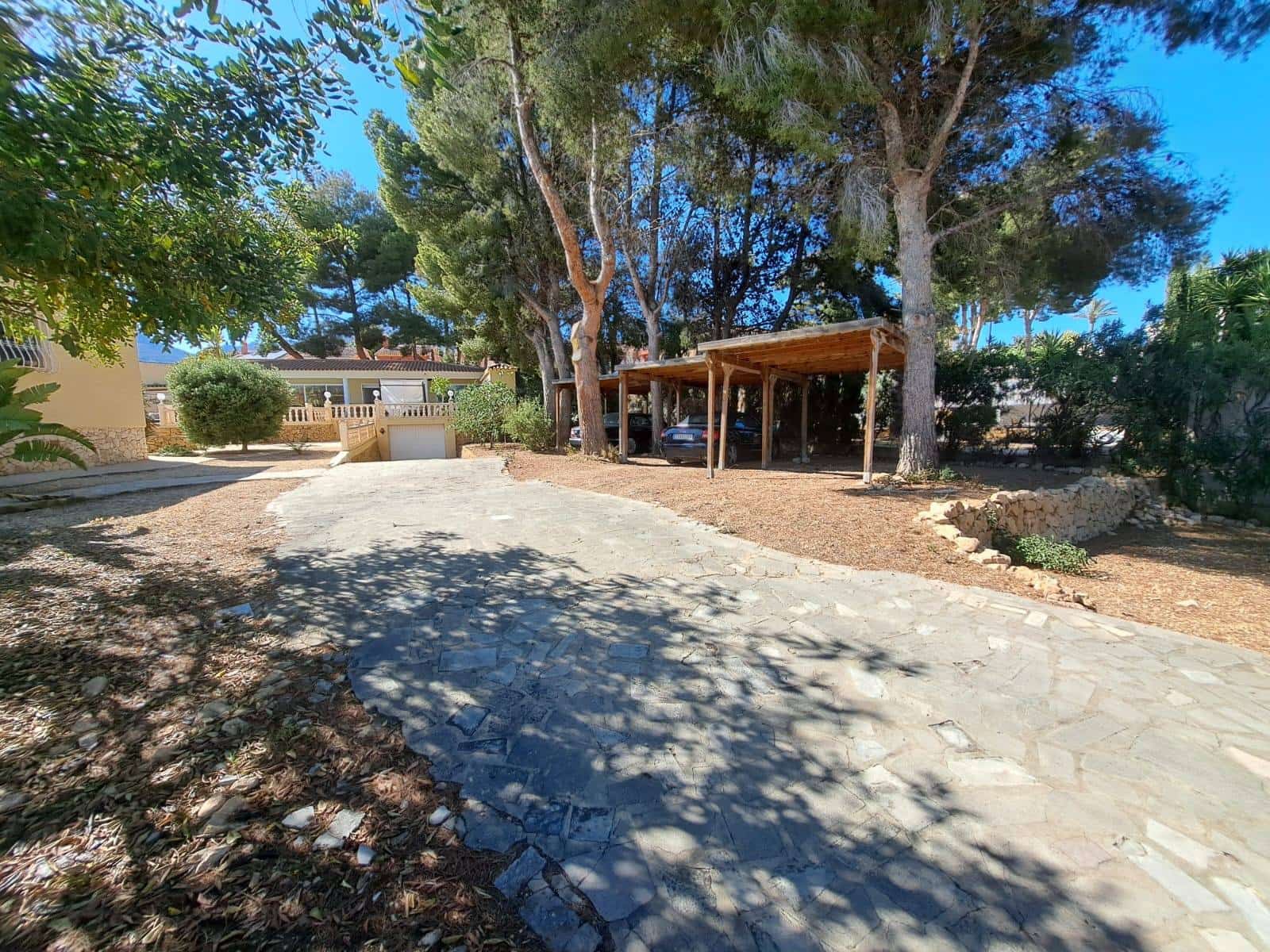 6 slaapkamer Villa te koop in La Nucia met zwembad garage - € 875.000 (Ref: 9813685)