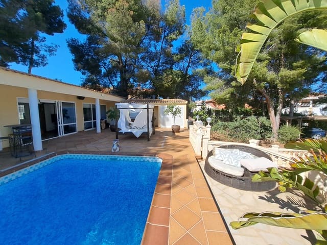 6 slaapkamer Villa te koop in La Nucia met zwembad garage - € 875.000 (Ref: 9813685)