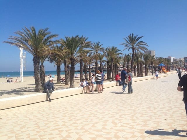 Kaupallinen vuokrattavana paikassa Javea / Xàbia - 2 700 € (Ref: 10154814)