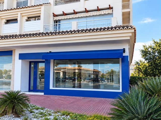 Kaupallinen vuokrattavana paikassa Javea / Xàbia - 2 700 € (Ref: 10154814)