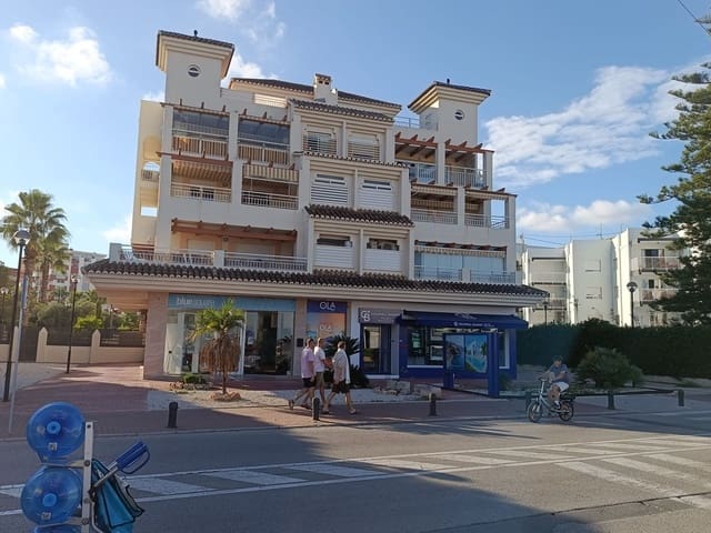 Kaupallinen vuokrattavana paikassa Javea / Xàbia - 2 700 € (Ref: 10154814)