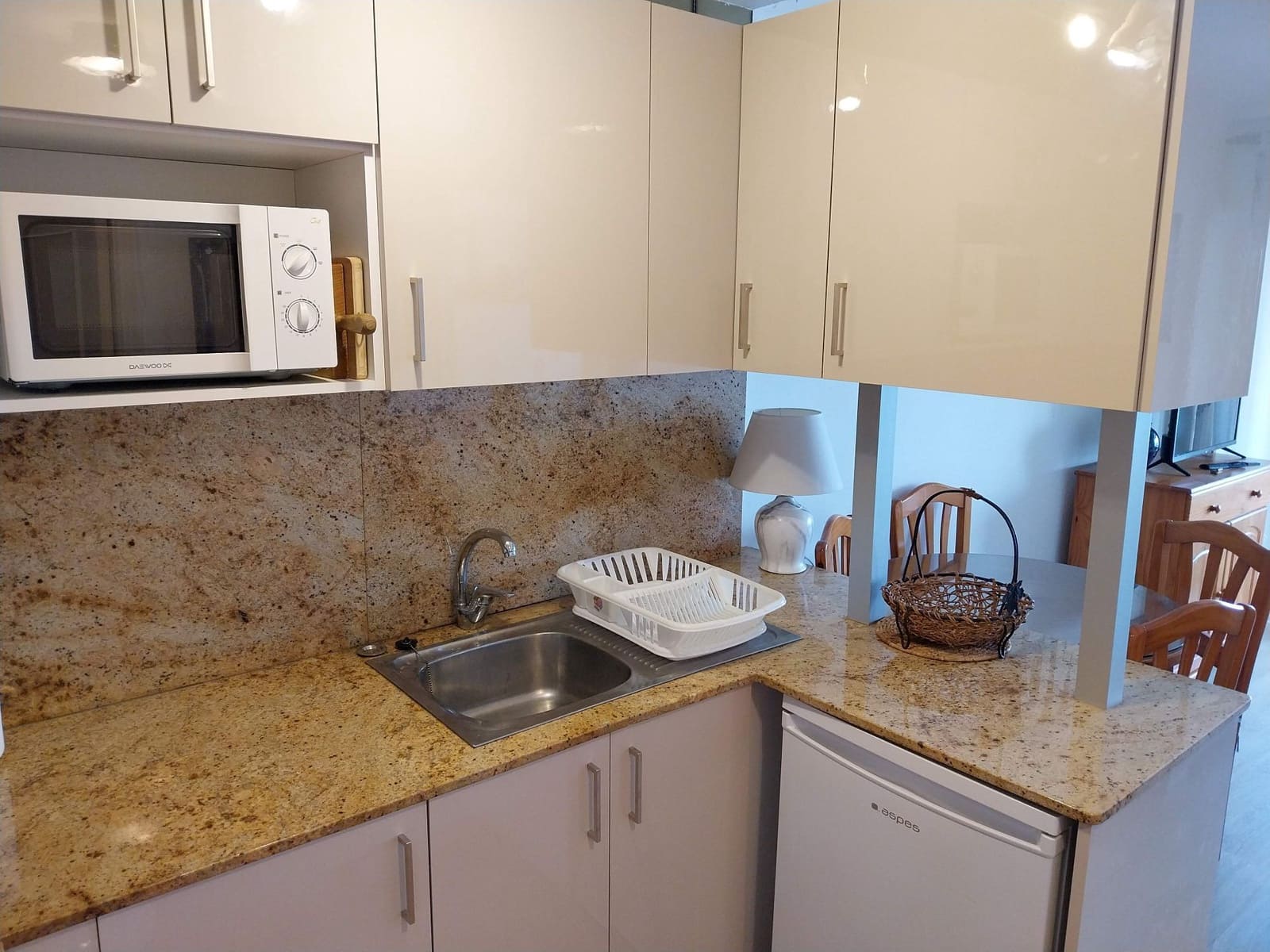 1 soverom Leilighet til leie i Javea / Xabia med svømmebasseng garasje - € 950 (Ref: 8233074)