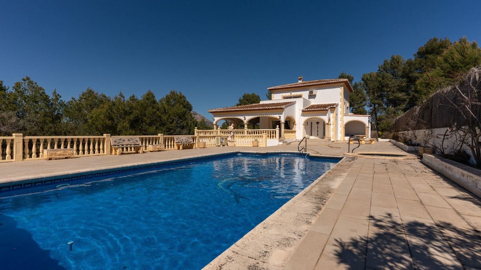 4 sypialnia Willa na sprzedaż w Javea / Xabia z basenem garażem - 995 000 € (Ref: 8315788)