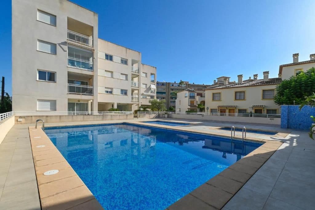 3 soveværelse Semi-Rækkehus til leje i Arenal med swimmingpool - € 1.600 (Ref: 9176227)