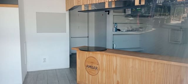 Kaupallinen vuokrattavana paikassa Arenal, Javea / Xàbia mukana 
autotalli - 1 000 € (Ref: 9330199)