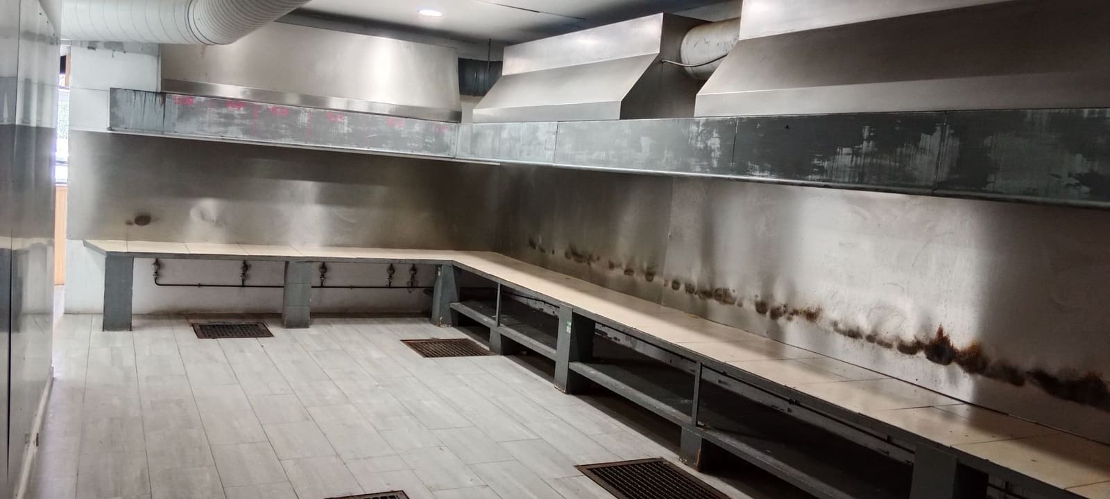 Kaupallinen vuokrattavana paikassa Arenal mukana 
autotalli - 1 000 € (Ref: 9330199)