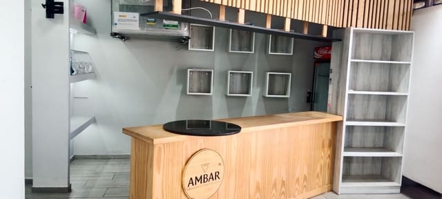 Kaupallinen vuokrattavana paikassa Arenal, Javea / Xàbia mukana 
autotalli - 1 000 € (Ref: 9330199)