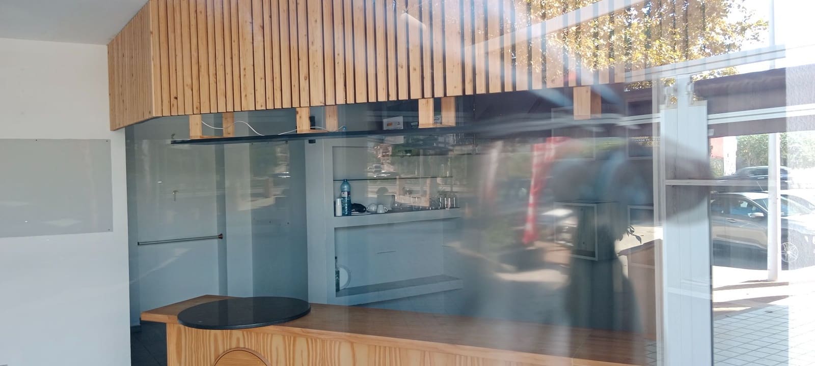 Kaupallinen vuokrattavana paikassa Arenal mukana 
autotalli - 1 000 € (Ref: 9330199)