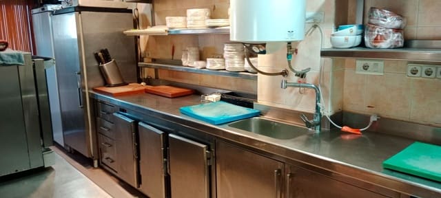 Kaupallinen vuokrattavana paikassa Arenal, Javea / Xàbia - 2 000 € (Ref: 9330200)