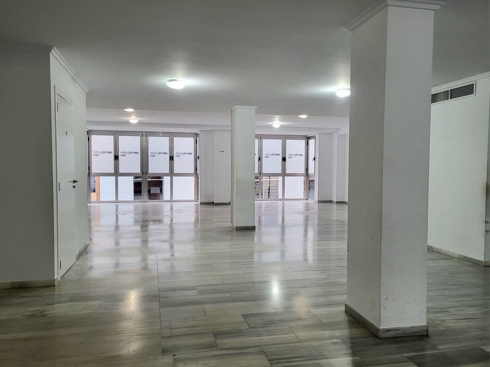 Komercyjne do wynajęcia w Denia - 1 100 € (Ref: 9375018)