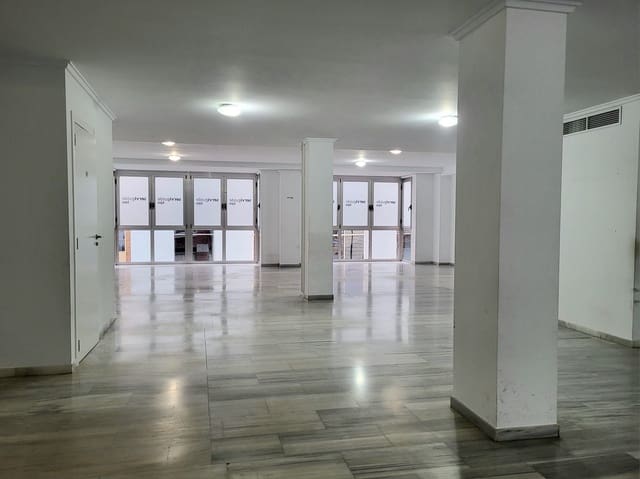 Komercyjne do wynajęcia w Dénia - 1 100 € (Ref: 9375018)