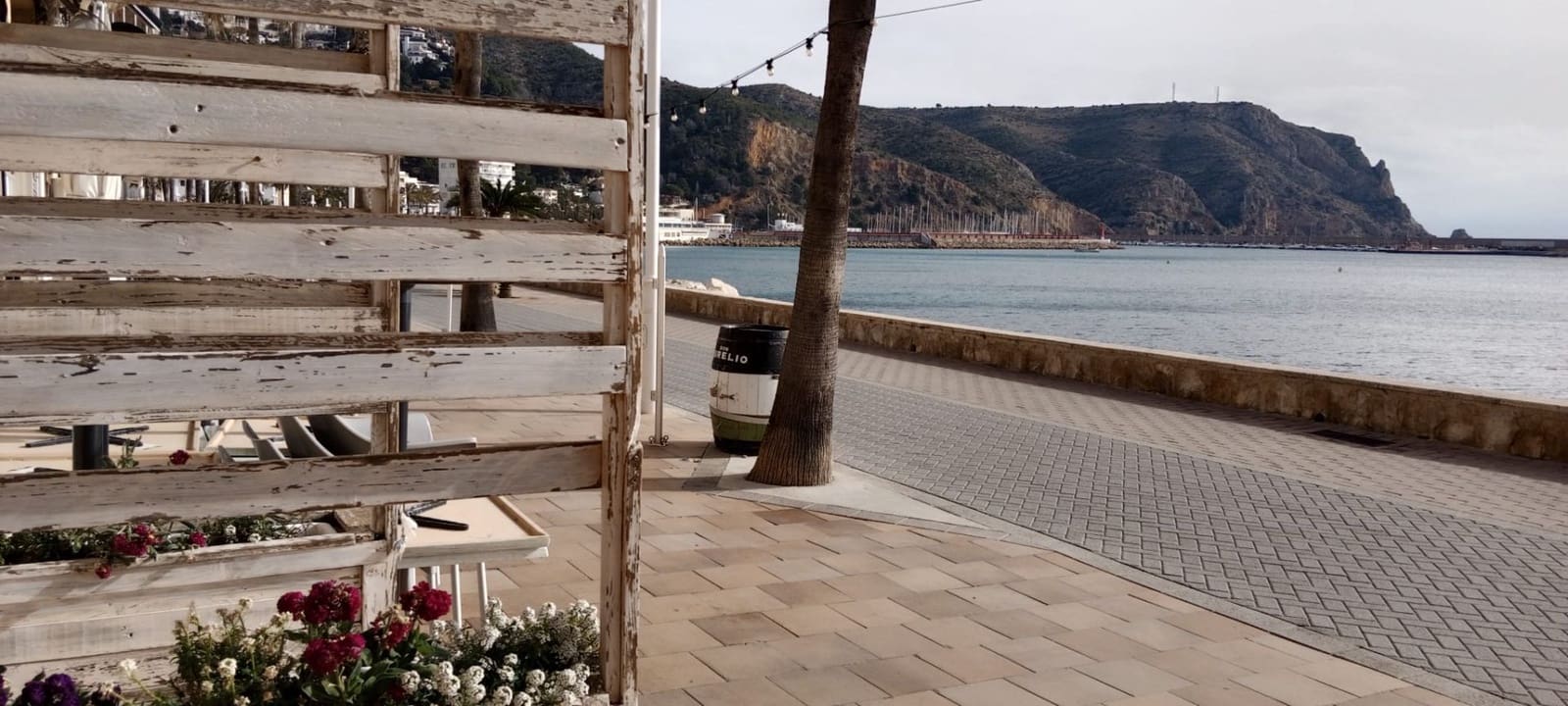 Commercial for rent in Javea / Xabia - € 2,000 (Ref: 9755384)