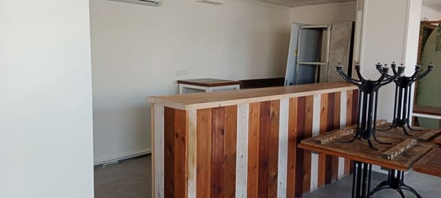 Gewerbe zu vermieten in Javea / Xàbia - 950 € (Ref: 9811309)