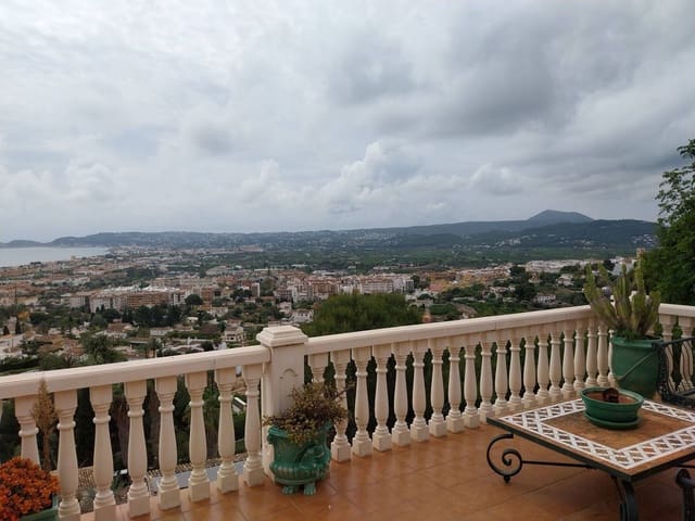 Villa/Maison de 4 chambres à louer à Javea / Xàbia avec piscine garage - 3 200 € (Ref: 9821853)