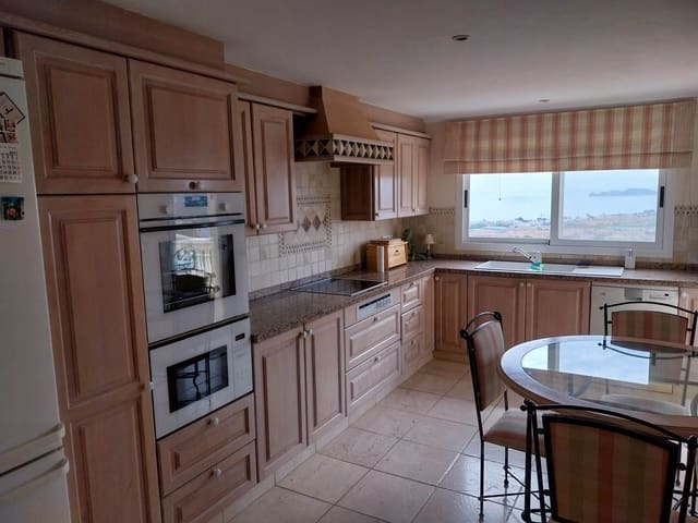 Villa/Maison de 4 chambres à louer à Javea / Xàbia avec piscine garage - 3 200 € (Ref: 9821853)
