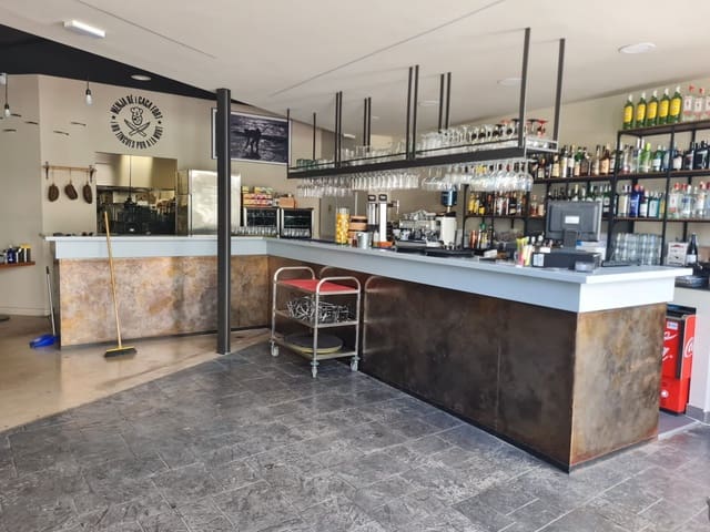 Commercial for rent in Javea / Xàbia - € 2,000 (Ref: 9947346)