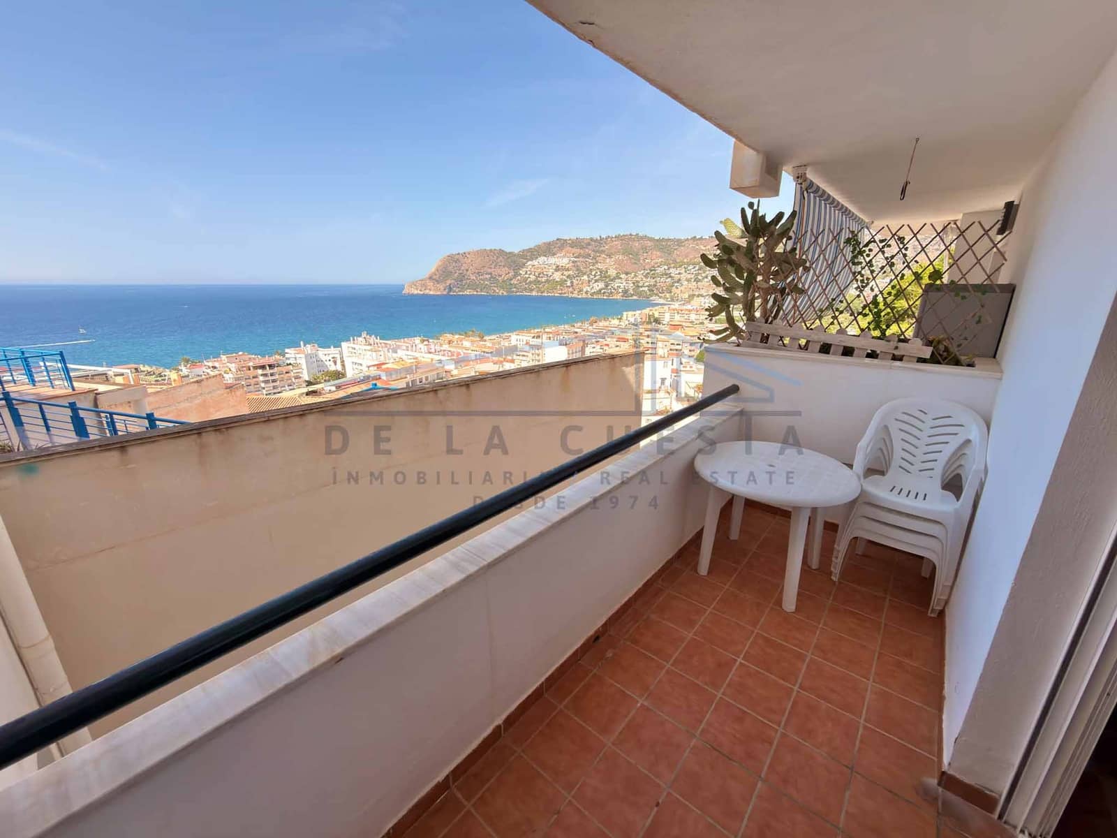 2 slaapkamer Rijtjeshuis te koop in La Herradura met garage - € 330.000 (Ref: 10070124)