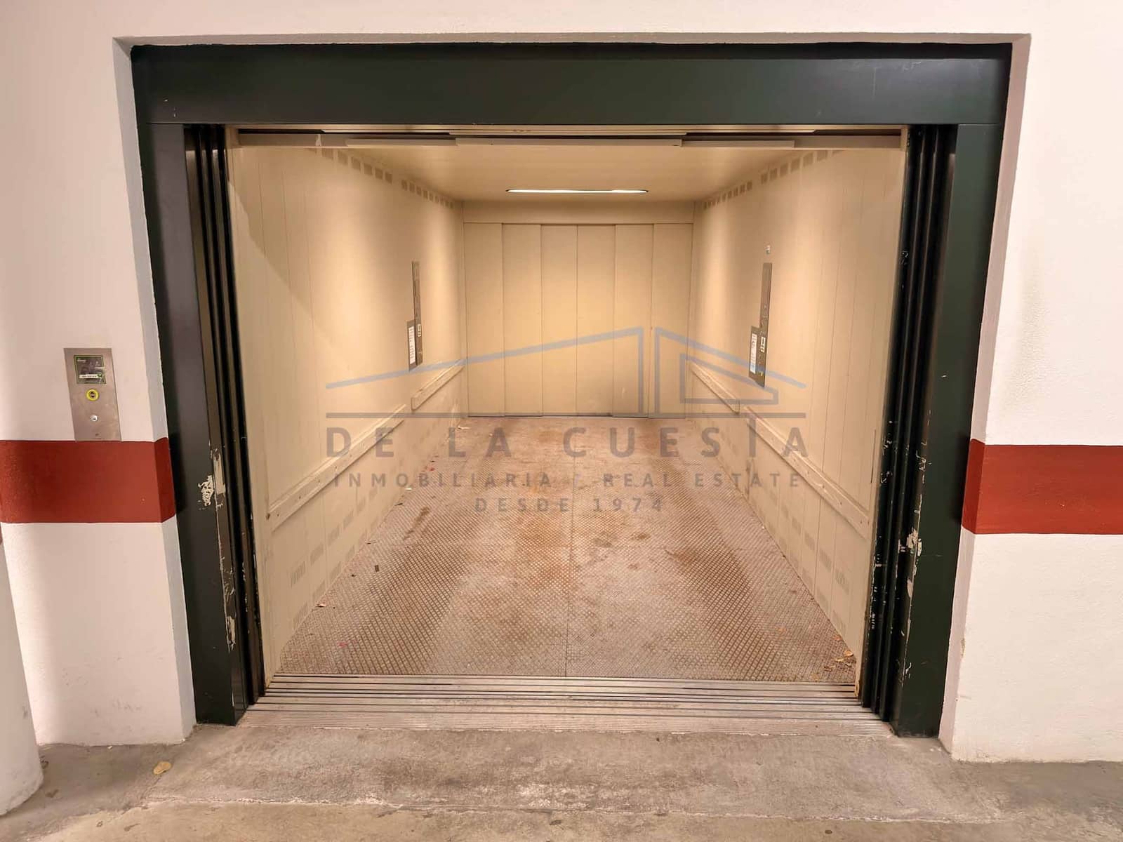 2 slaapkamer Rijtjeshuis te koop in La Herradura met garage - € 330.000 (Ref: 10070124)
