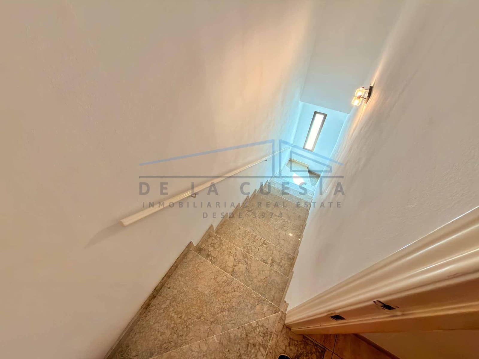 3 slaapkamer Rijtjeshuis te koop in La Herradura met garage - € 330.000 (Ref: 10070127)