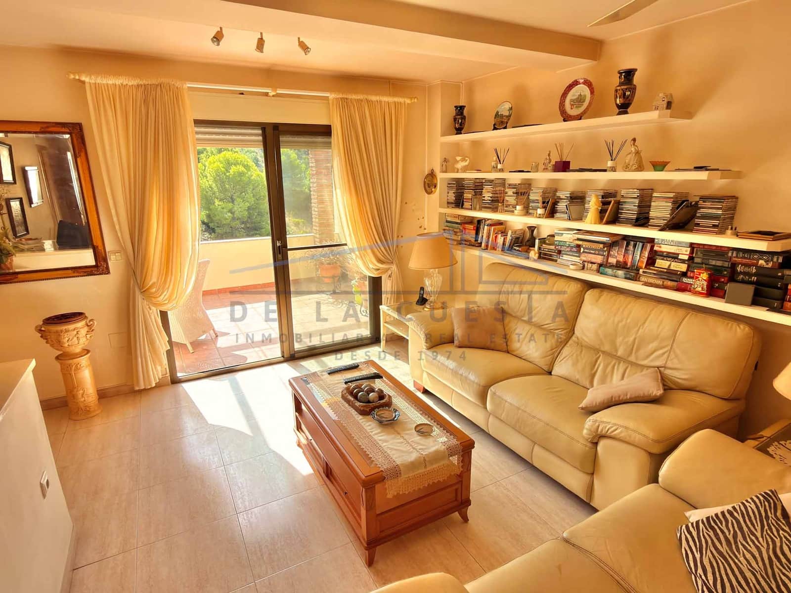 3 slaapkamer Rijtjeshuis te koop in La Herradura met garage - € 330.000 (Ref: 10070127)