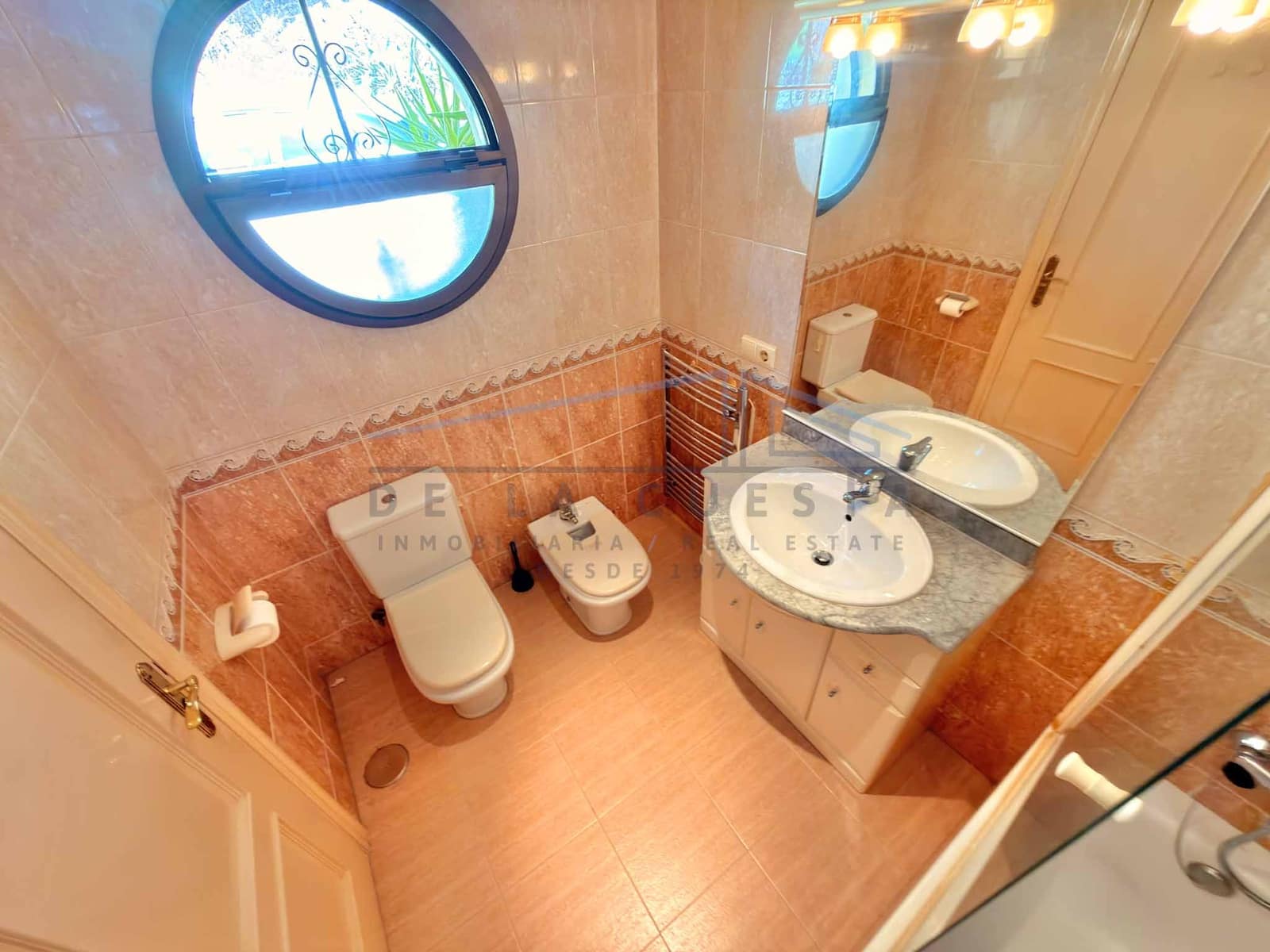 3 slaapkamer Rijtjeshuis te koop in La Herradura met garage - € 330.000 (Ref: 10070127)