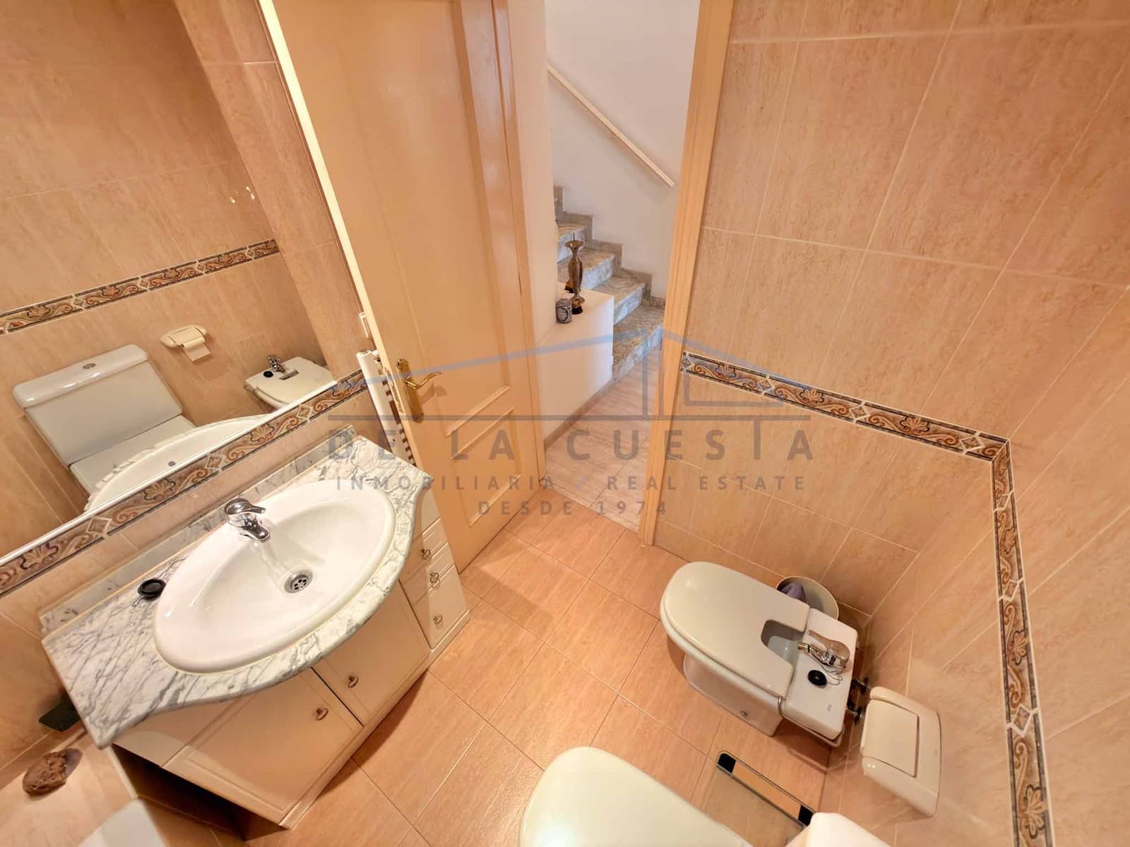 3 slaapkamer Rijtjeshuis te koop in La Herradura met garage - € 330.000 (Ref: 10070127)