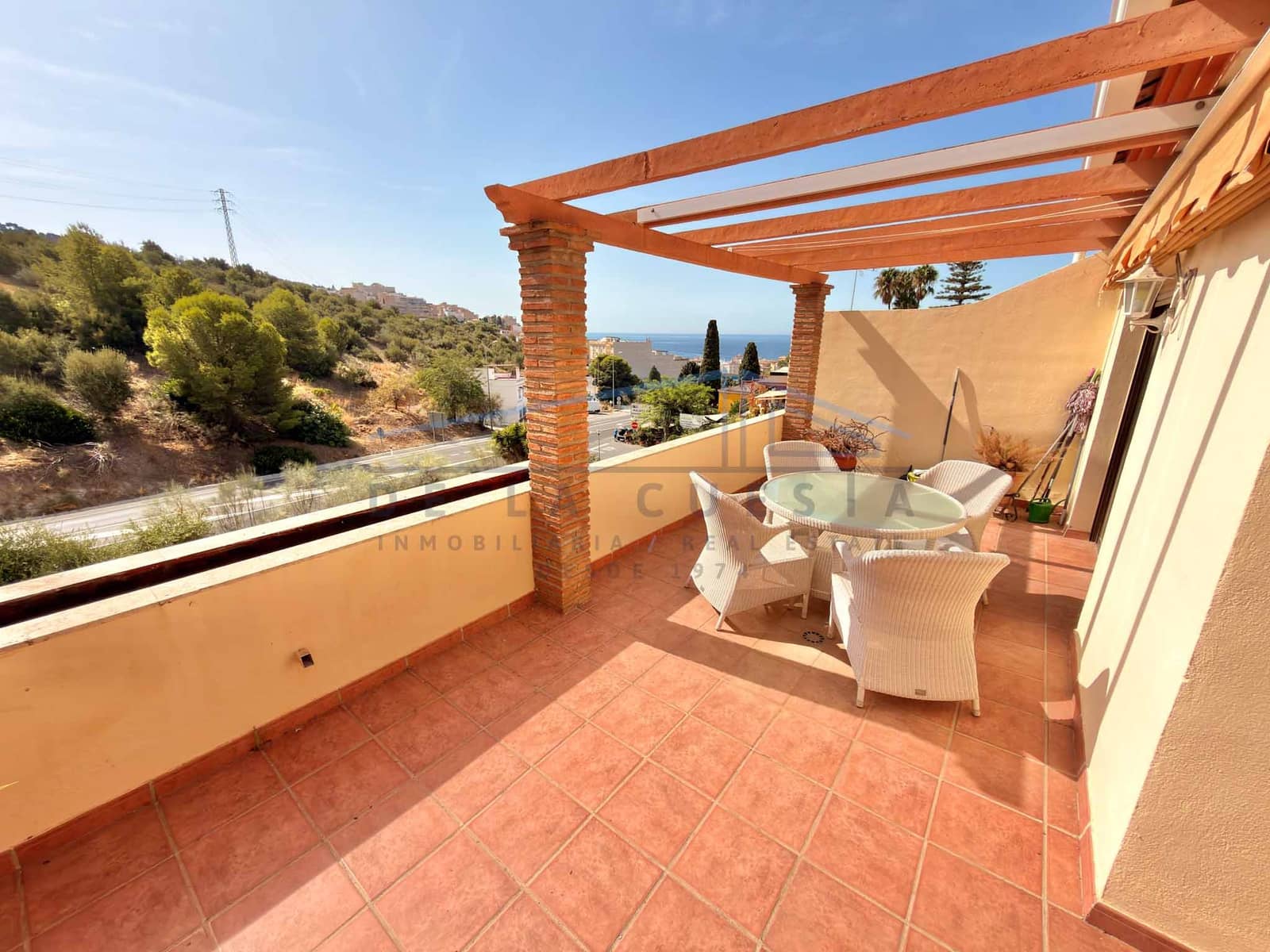 3 slaapkamer Rijtjeshuis te koop in La Herradura met garage - € 330.000 (Ref: 10070127)