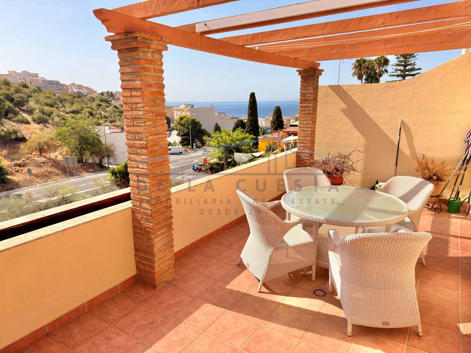 3 slaapkamer Rijtjeshuis te koop in La Herradura met garage - € 330.000 (Ref: 10070127)