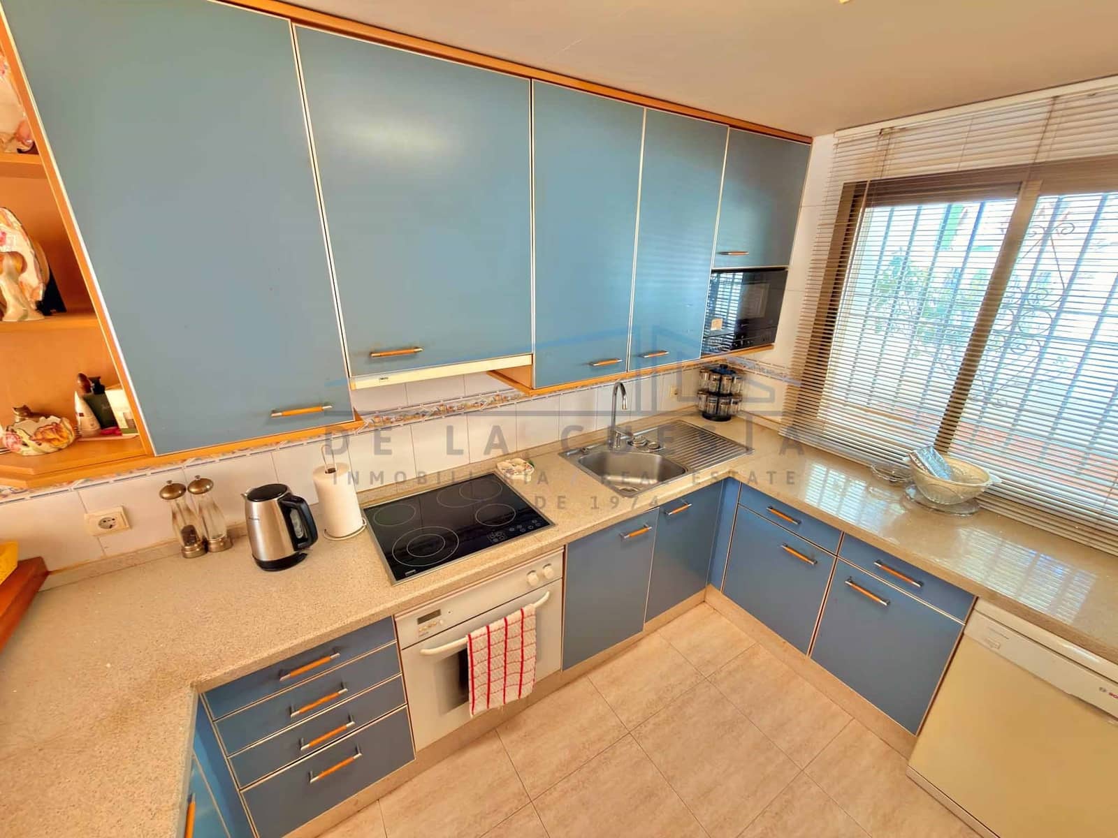 3 slaapkamer Rijtjeshuis te koop in La Herradura met garage - € 330.000 (Ref: 10070127)