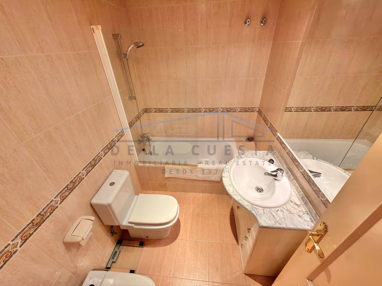 3 slaapkamer Rijtjeshuis te koop in La Herradura met garage - € 330.000 (Ref: 10070127)