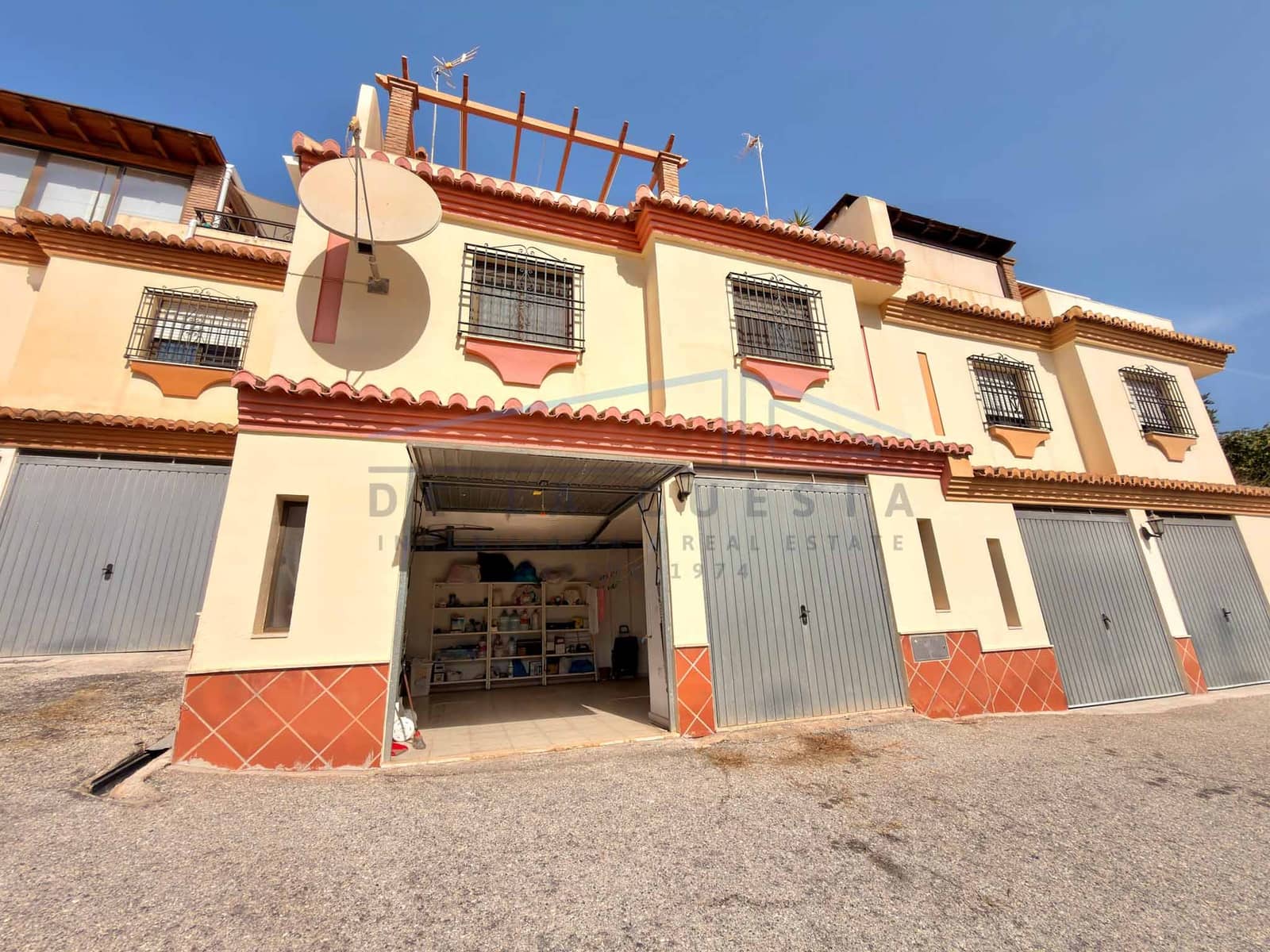 3 slaapkamer Rijtjeshuis te koop in La Herradura met garage - € 330.000 (Ref: 10070127)