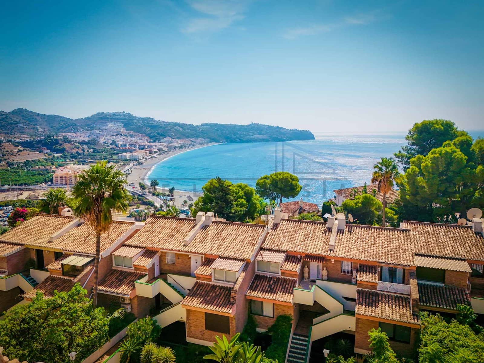 Apartamento de 2 habitaciones en La Herradura en venta - 345.000 € (Ref: 10136401)