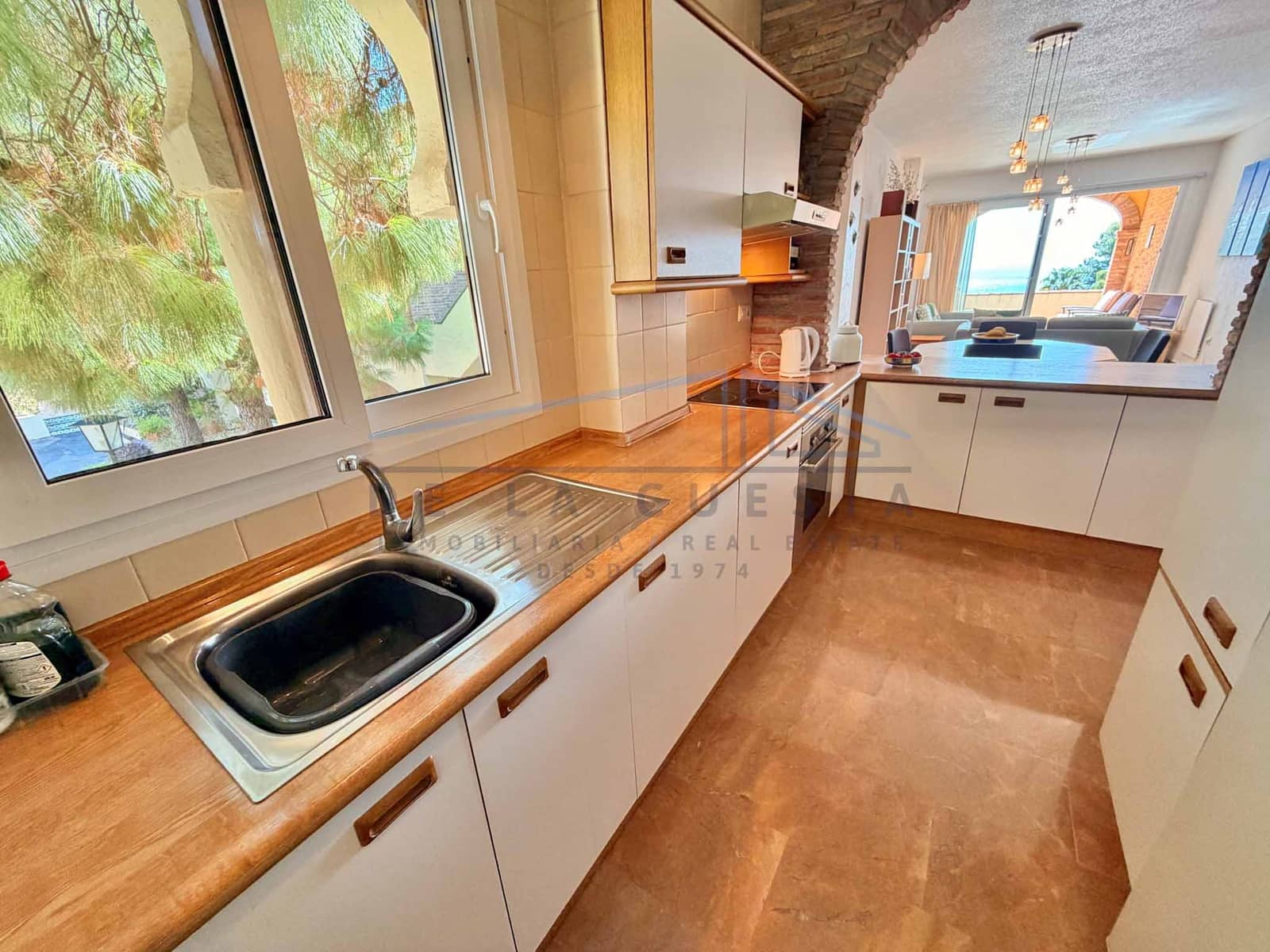 Apartamento de 2 habitaciones en La Herradura en venta - 345.000 € (Ref: 10136401)