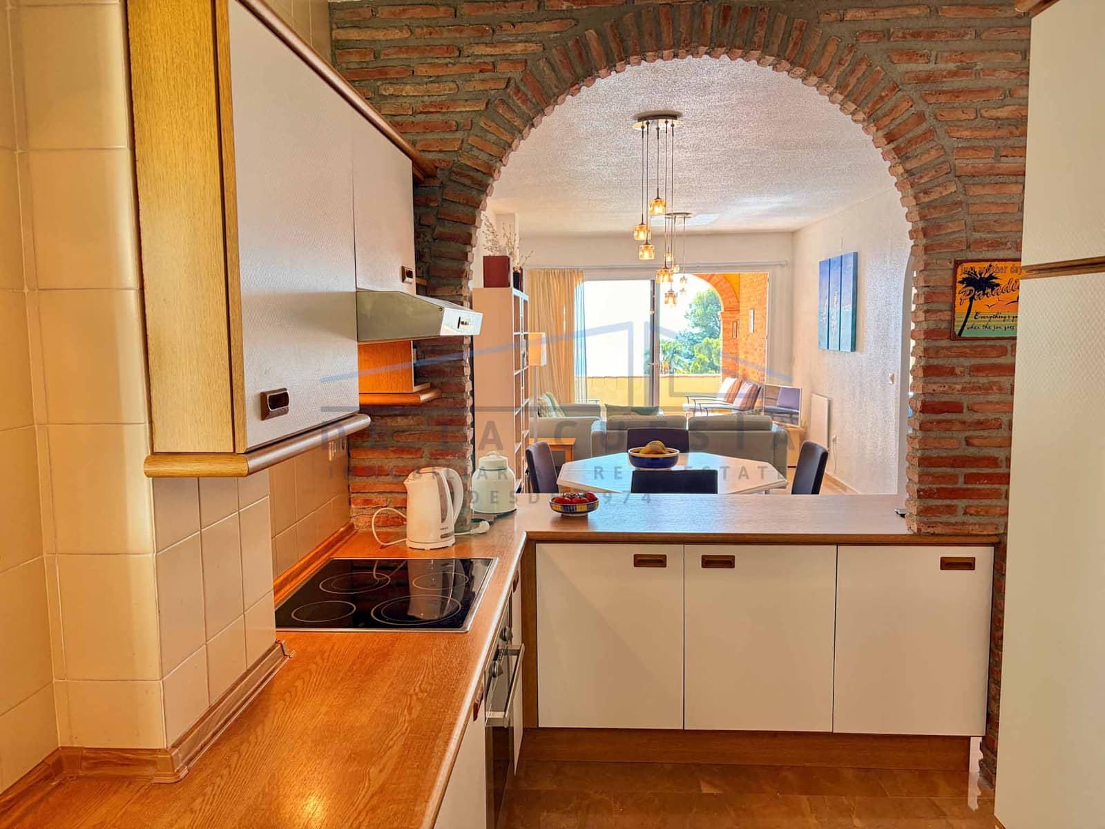 Apartamento de 2 habitaciones en La Herradura en venta - 345.000 € (Ref: 10136401)