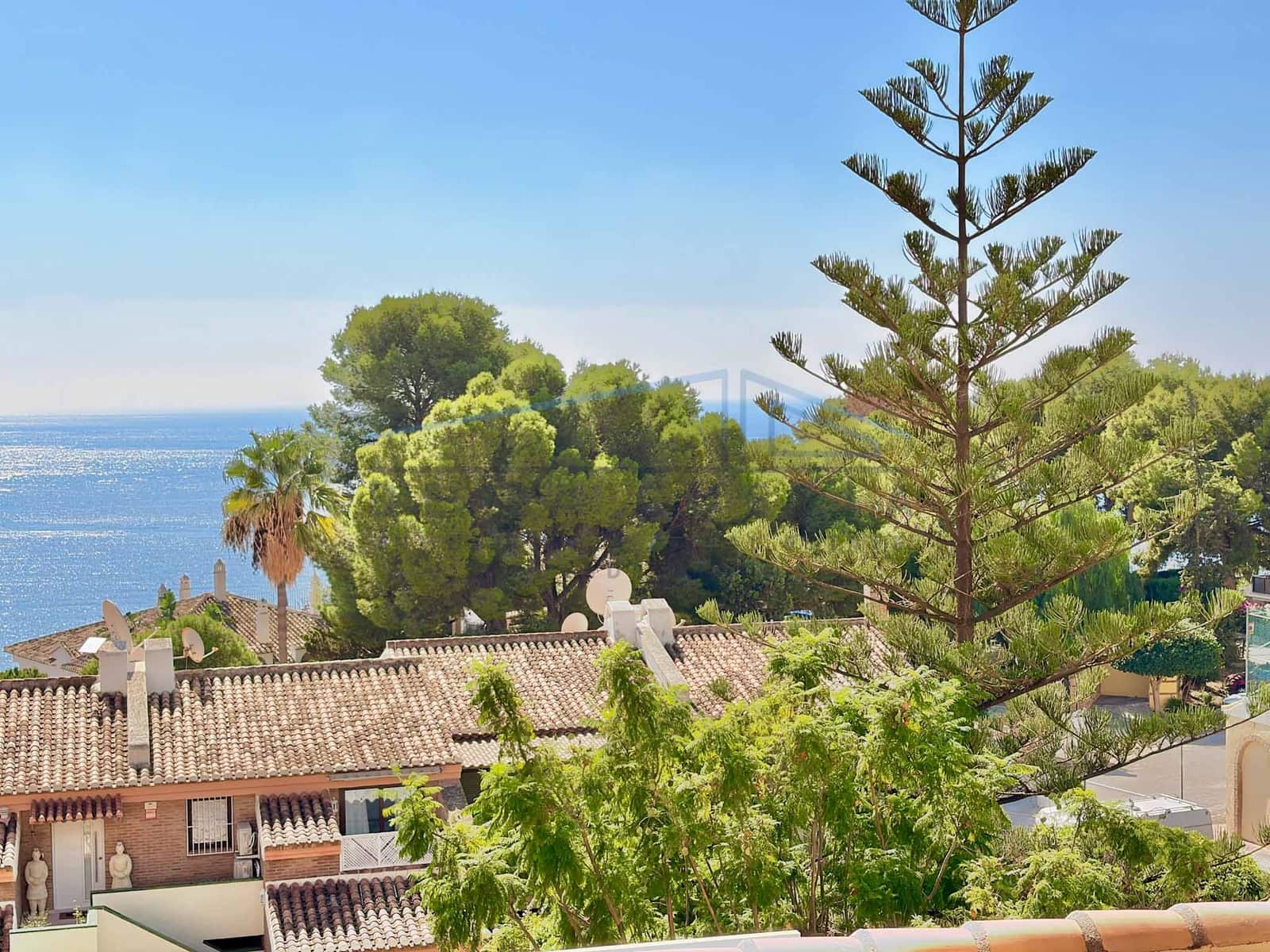 Apartamento de 2 habitaciones en La Herradura en venta - 345.000 € (Ref: 10136401)