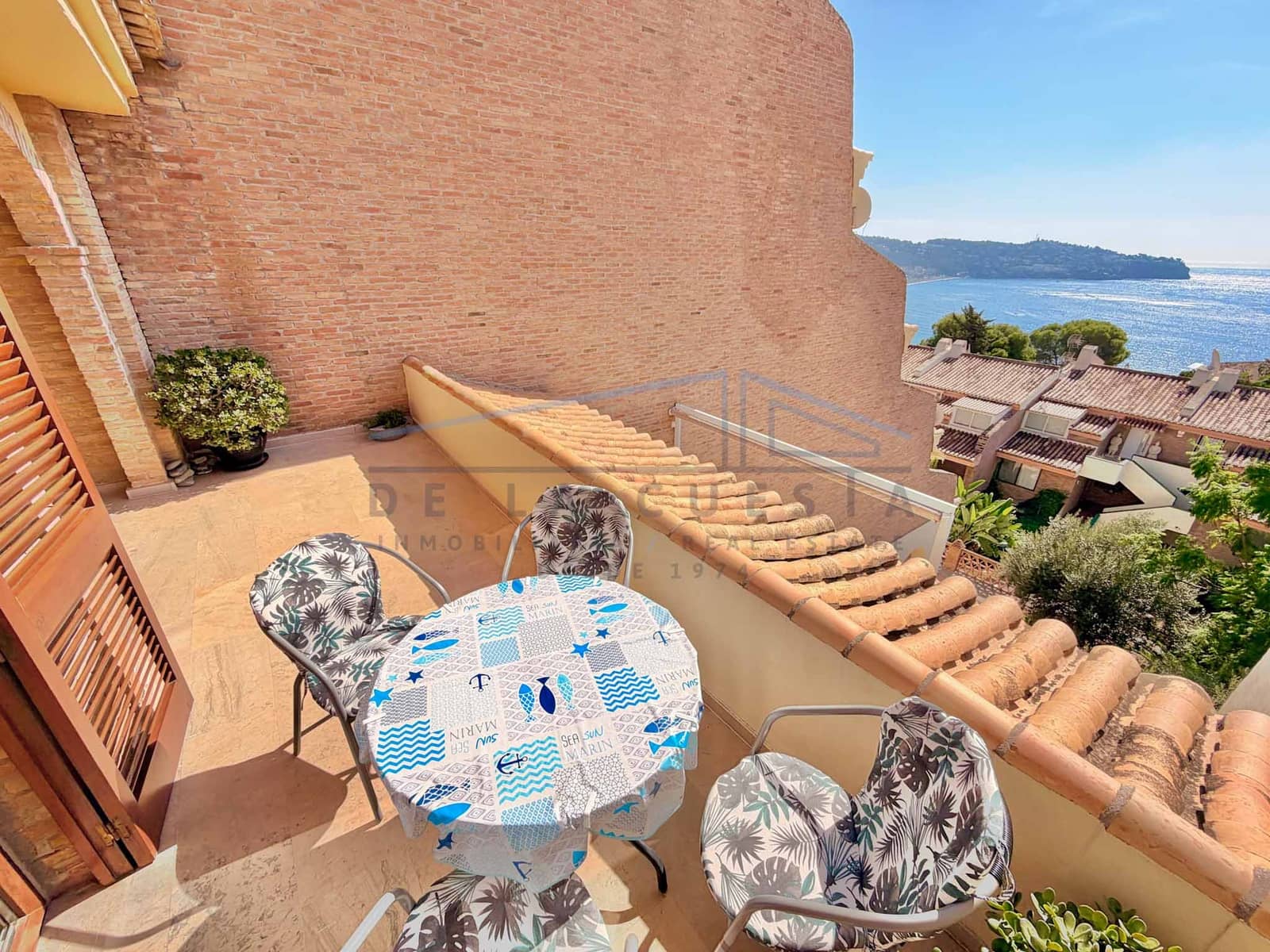 Apartamento de 2 habitaciones en La Herradura en venta - 345.000 € (Ref: 10136401)