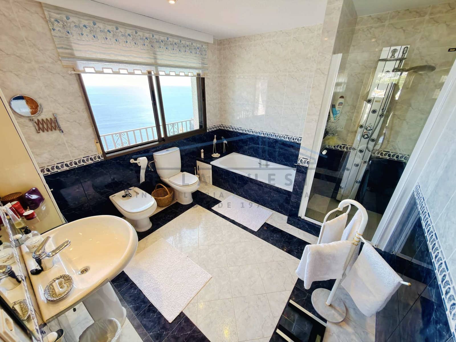 3 bedroom Villa for sale in La Herradura with pool garage - € 780,000 (Ref: 10163670)