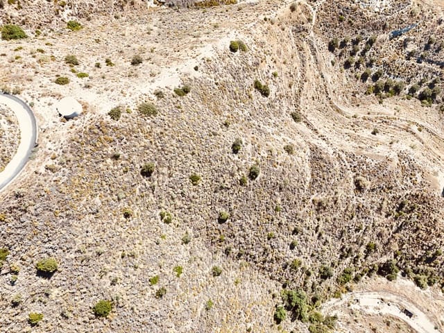 Grunde uden byggetilladelser til salg i La Herradura, Almuñécar - € 49.000 (Ref: 10165381)
