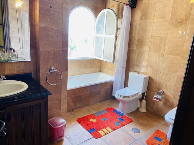 4 bedroom Semi-detached Villa for sale in La Herradura, Almuñécar with pool garage - € 620,000 (Ref: 5698032)