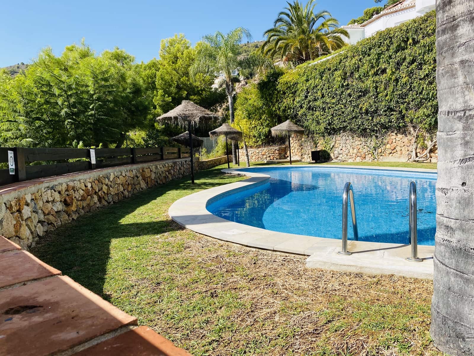 4 bedroom Semi-detached Villa for sale in La Herradura with pool garage - € 620,000 (Ref: 5698032)