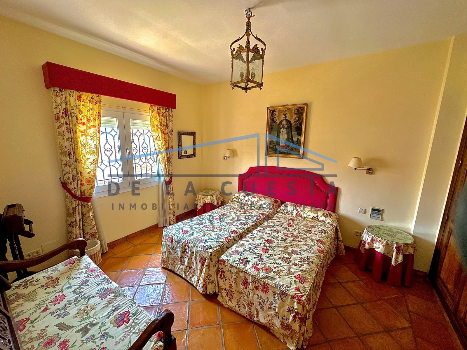 7 bedroom Villa for sale in La Herradura with pool garage - € 1,650,000 (Ref: 7706422)