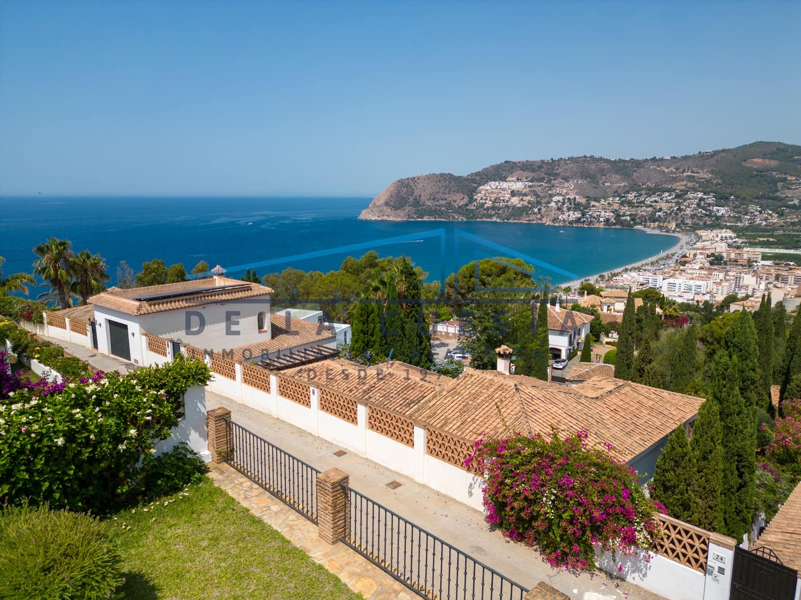 7 bedroom Villa for sale in La Herradura with pool garage - € 1,650,000 (Ref: 7706422)