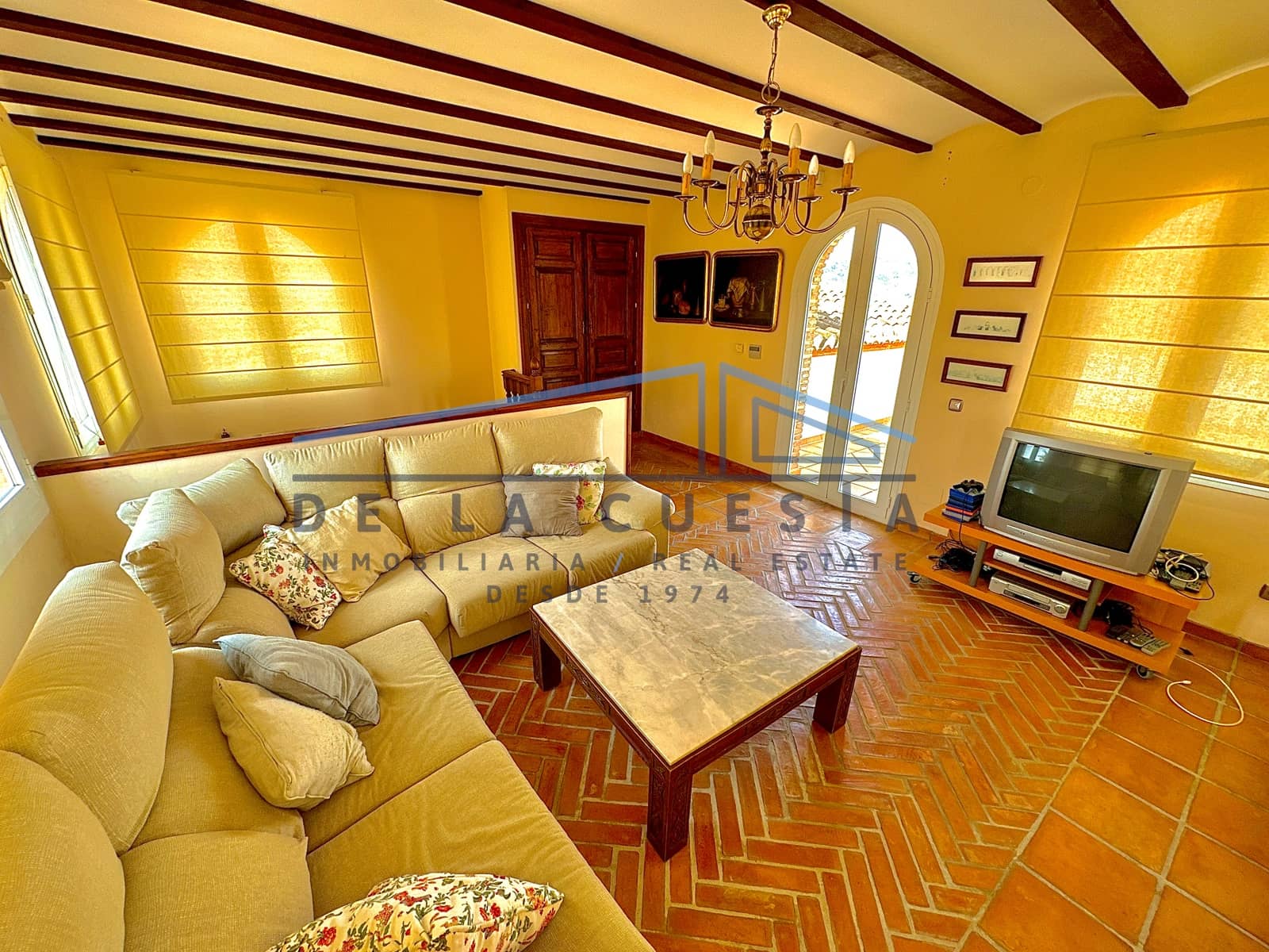 7 bedroom Villa for sale in La Herradura with pool garage - € 1,650,000 (Ref: 7706422)